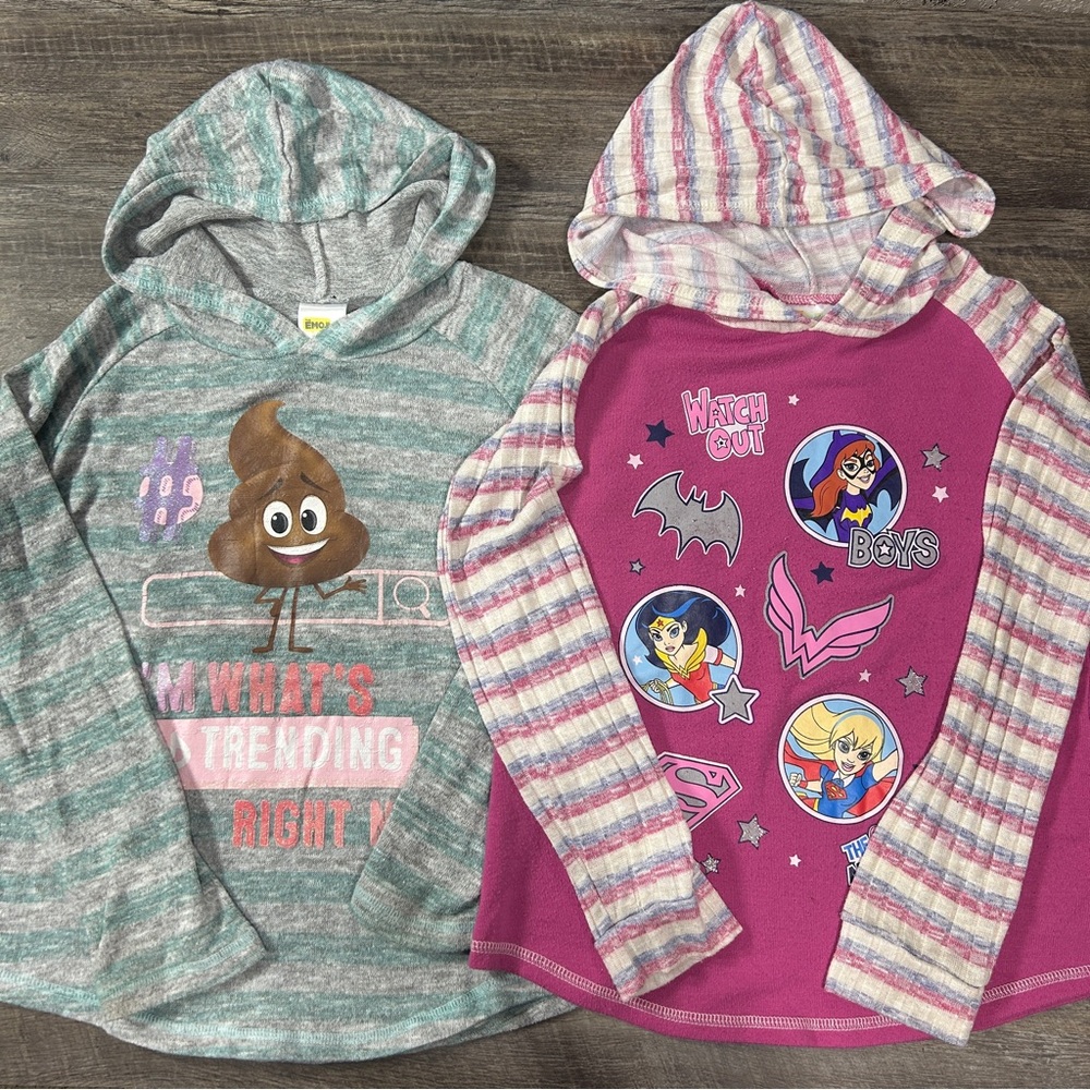 (0076) Girls: 10/12 Emoji Movie/DC Supergirls 2pc Long sleeved Hooded Shirts- N1